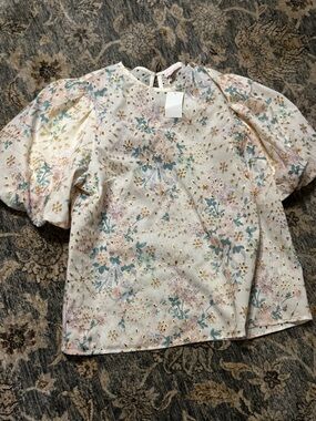 Versona - Love Wednesday Cream Floral Eyelet Puff-Sleeve Top